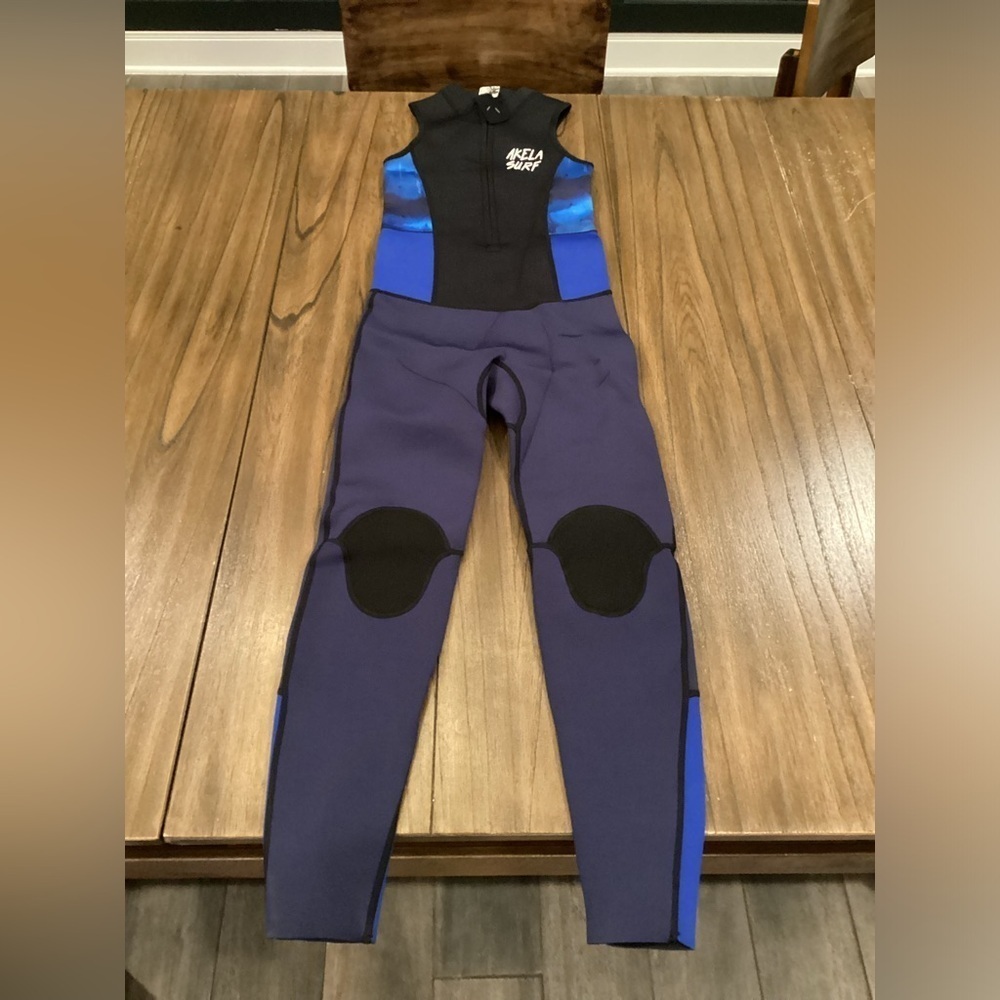 NWT Women's Blue and Black Wetsuit